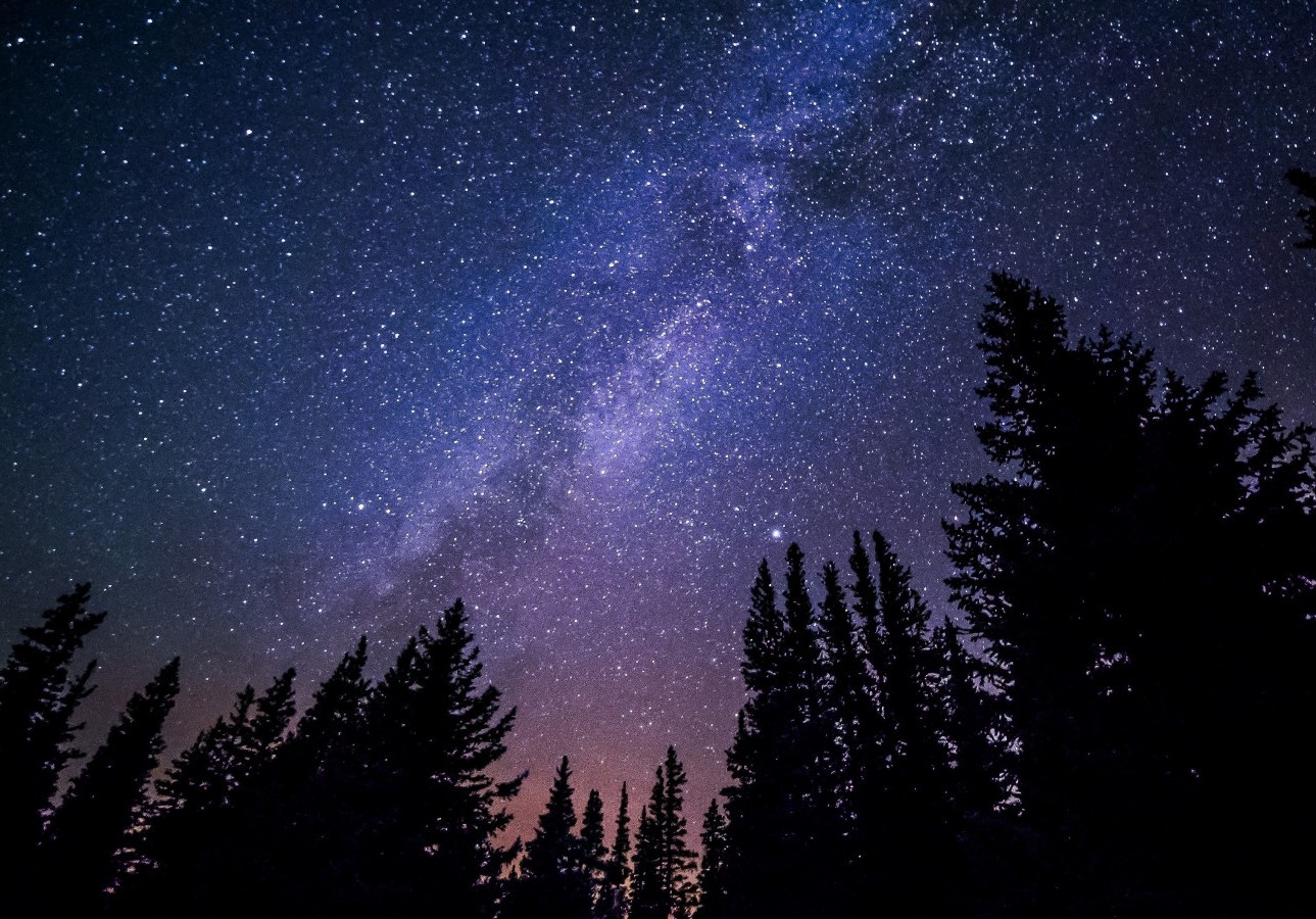 人生是場苦難，但就像璀璨星空的基本色調是黑暗